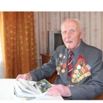 Шел поезд на фронт… Житель деревни Гончары Ляховичского района, ветеран войны Владимир Прокопенко отметил 90-летие.