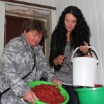 Чарнічна-малиновый джем. В Ляховичском районе продолжается сезон заготовок